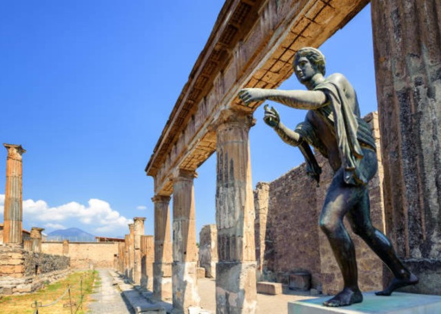 Visit Transfer From Naples to Pompei in Pompeya