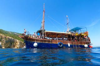 Otac Roko : Blue cave, snorkeling, Golden beach