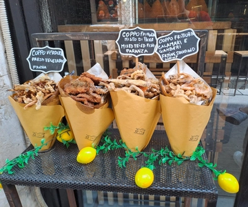 Syracuse: Street Food Walking Tour in Ortigia with Tastings