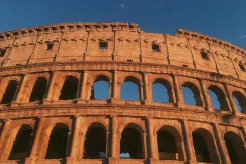 Roma: tour guidato di gruppo del Colosseo al tramonto