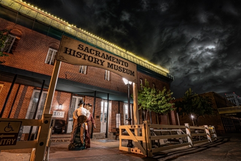 Sacramento : Visite à pied de la vieille ville : fantômes et histoire sombreSacramento : Visite guidée de Old Sac Ghosts and Dark History