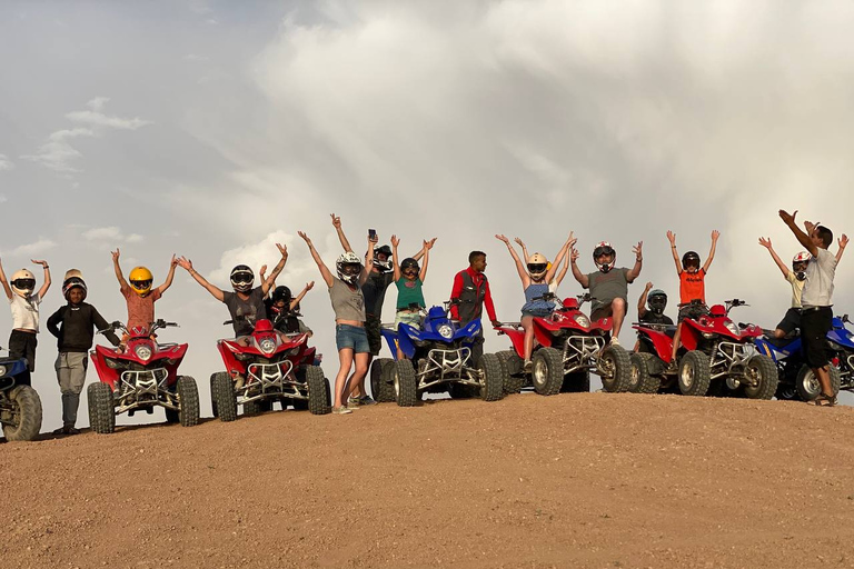 Aventure en quad tout compris et dîner dans le désert d'AgafayAventure en quad tout compris dans le désert rocheux d'Agafay