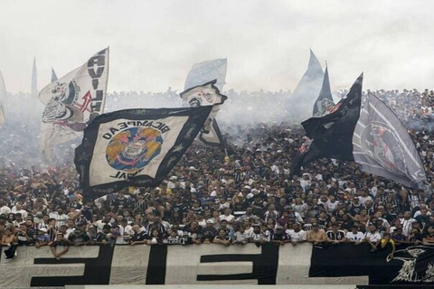 São Paulo: Fußballspiel-Ticket mit Stadiontour und GetränkLive-Fußball mit Führung im Stadion von São Paulo