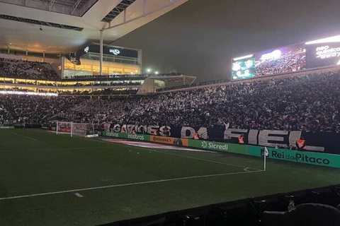 São Paulo: Fußballspiel-Ticket mit Stadiontour und GetränkLive-Fußball mit Führung im Stadion von São Paulo