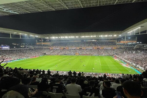 São Paulo : Billet pour un match de football avec visite du stade et boissonExpérience guidée de football en direct au stade de São Paulo