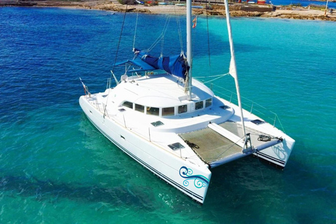 Fajardo: Catamaran Day Cruise to Palomino Island with Lunch