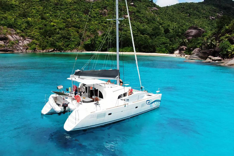 Fajardo: Catamaran Day Cruise to Palomino Island with Lunch