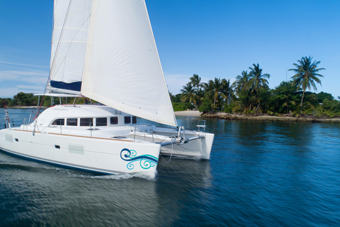 Fajardo: Catamaran Day Cruise to Palomino Island with Lunch