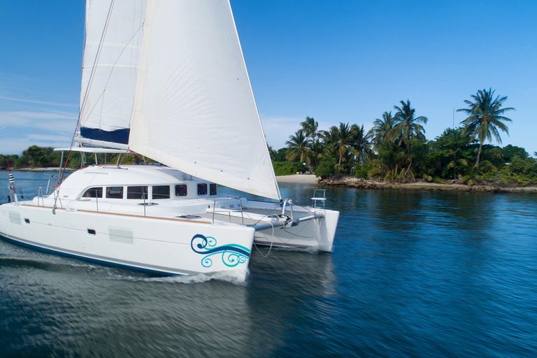 Fajardo: Catamaran Day Cruise to Palomino Island with Lunch