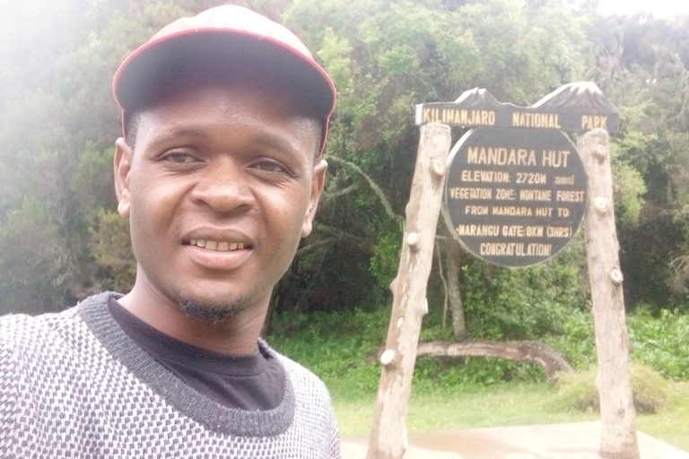 Escursione giornaliera sul Kilimangiaro attraverso il percorso MaranguEscursione giornaliera sul Kilimangiaro lungo il percorso Marangu
