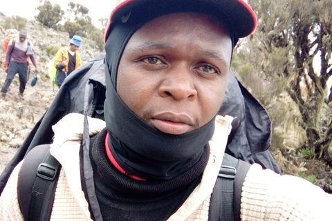 Escursione giornaliera sul Kilimangiaro attraverso il percorso MaranguEscursione giornaliera sul Kilimangiaro lungo il percorso Marangu