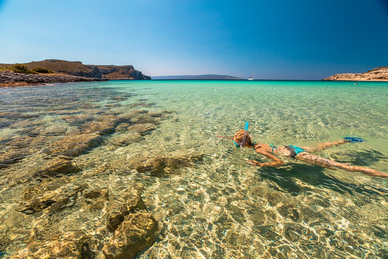 Athènes : Croisière à la nage avec déjeuner, vin et DJ live à bord