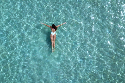 Athen: Schwimmende Kreuzfahrt mit Mittagessen, Wein und Live-DJ an Bord