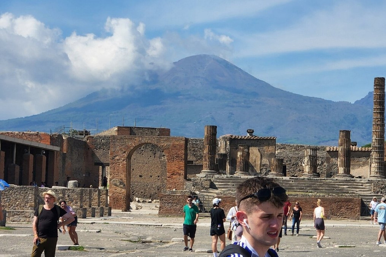 Amalfi Coast, Sorrento and Pompeii in a Private Day