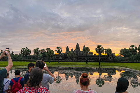 Angkor Wat Sonnenaufgang Kleingruppentour & Tonle Sap Boat SunsetAngkor Wat Small-Group Tour & Tonle Sap Cruise Sunset