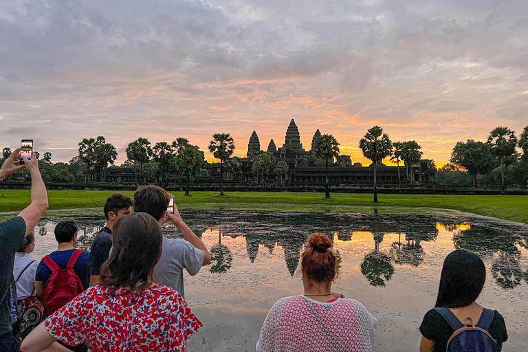 Angkor Wat Sonnenaufgang Kleingruppentour & Tonle Sap Boat SunsetAngkor Wat Small-Group Tour & Tonle Sap Cruise Sunset