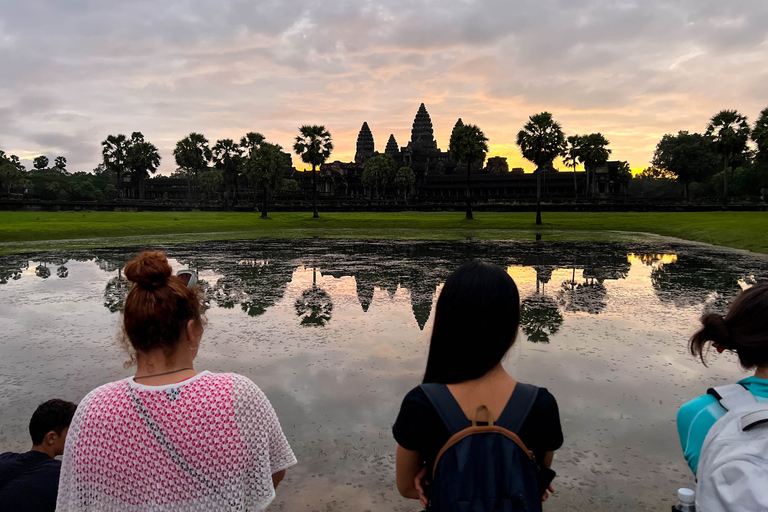 Wycieczka w małej grupie Angkor Wat Sunrise i zachód słońca łodzią Tonle SapWycieczka w małej grupie do Angkor Wat i rejs Tonle Sap Sunset