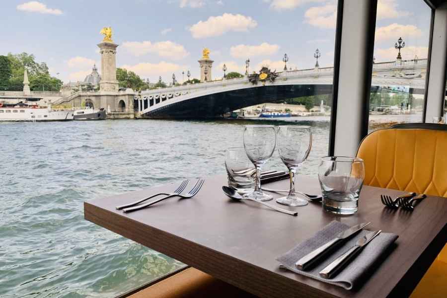 Paris : Bistronomische Dinner-Kreuzfahrt auf der Seine. Foto: GetYourGuide