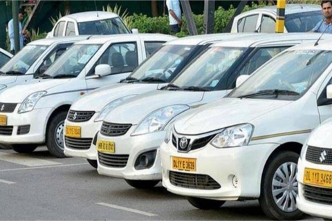 Agra: Prywatna wypożyczalnia samochodów i kierowca do zwiedzania miastaAgra: Prywatny wynajem samochodu i kierowca na 12 godzin i 120 km