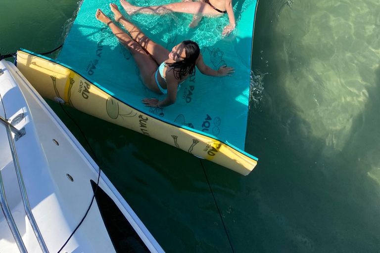 Gold Coast: Private Catamaran Cruise with Beach Stops