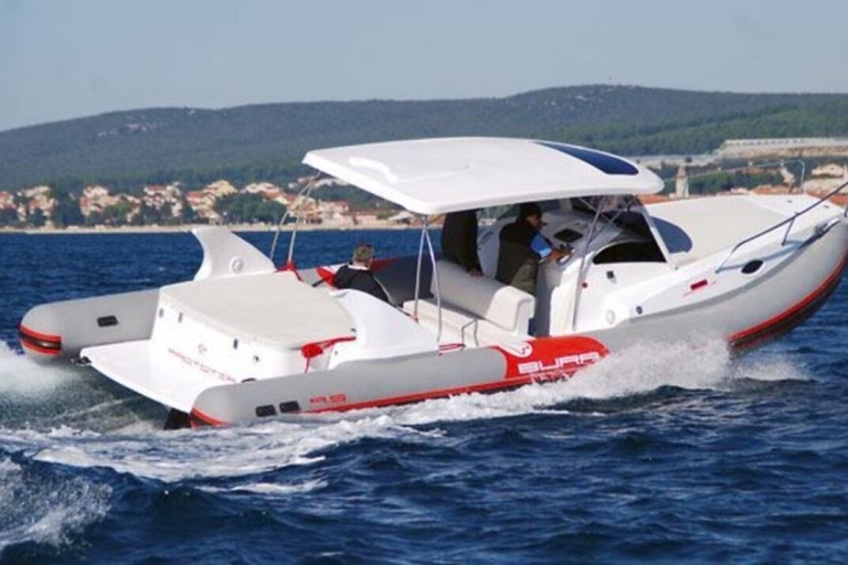 Ze Splitu: wycieczka łodzią motorową na 5 wysp z wejściem do Błękitnej Jaskini