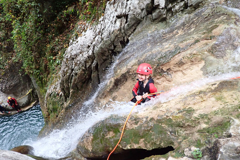 Grenoble: Discover canyoning in the Vercors.Grenoble: Découverte canyoning dans le Vercors