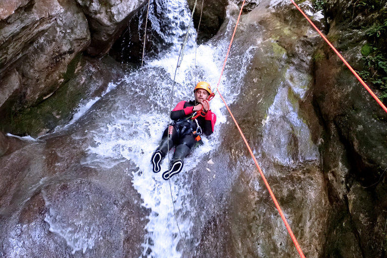 Grenoble: Odkryj kanioning w Vercors.Grenoble: Découverte canyoning dans le Vercors