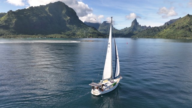 Visit Moorea sunset sailing tour in Moorea, French Polynesia