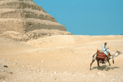 Cairo Full Day Tour naar de piramides van Gizeh, Sakkara en Memphis