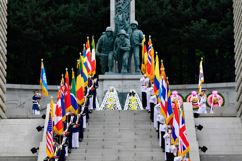 Seoul: Incheon Landing Operation & UN Forces Expert-Led Tour Incheon Landing Operation & UN Forces History (Private Tour)