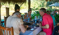 Privater Transfer von Phnom Penh - Siem Reap - Hizvo