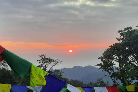 Visite de Nagarkot avec vue sur le lever du soleil et randonnée jusqu'au temple de Changunarayan