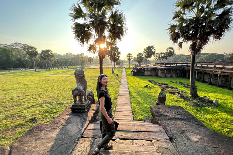 Explora Angkor Amanecer Excursión en grupo reducido y Tonle Sap AtardecerÚnete a la excursión: Explora Angkor al Amanecer y Tonle Sap al Atardecer