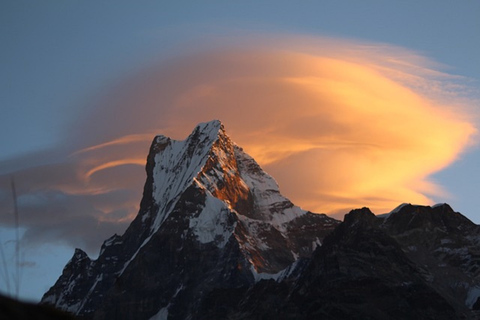 Vue panoramique de l'Everest avec coucher et lever du soleil