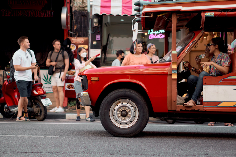 Da Phi Phi: Tour privato di un giorno a Phuket con trasferimenti e auto privataDa Phi Phi: tour di un giorno a Phuket con trasferimenti e auto privata