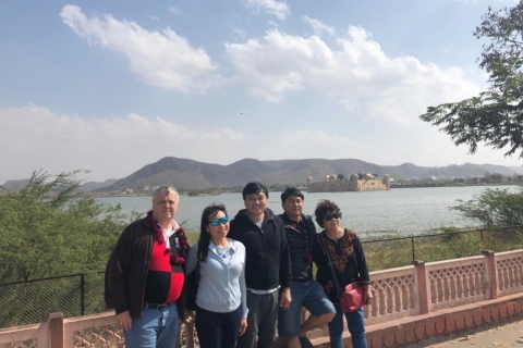 Jaipur: Excursión Privada de Día Completo Accesible en Silla de RuedasCoche Sedán Privado