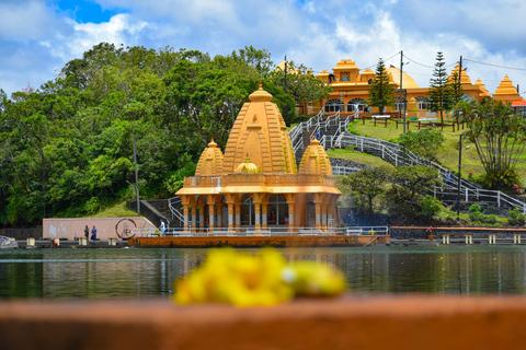 South Mauritius Tour with Crocodile Park & 23-Colored Earth