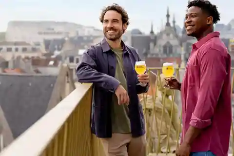 A experiência do mundo da cerveja belga e prova de cerveja