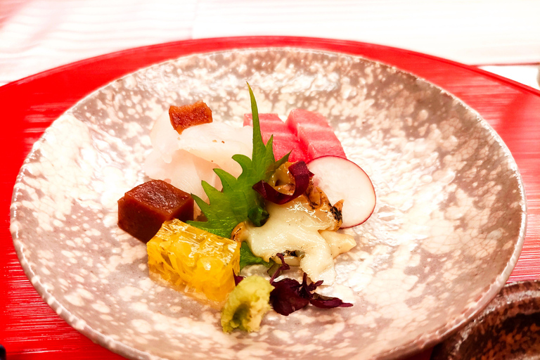 Kanazawa: Food Hopping from Ryotei Dinner to Local Bar