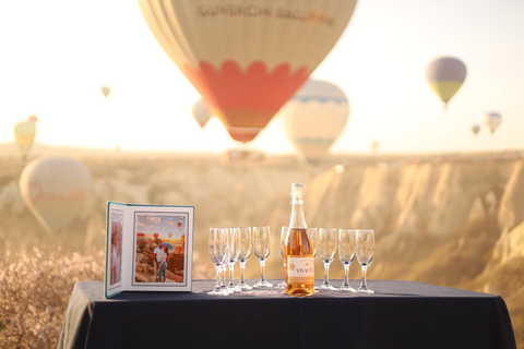 كابادوكيا مشاهدة المنطاد مع النقل والتصوير الفوتوغرافيكابادوكيا: مشاهدة البالون مع النقل والتقاط