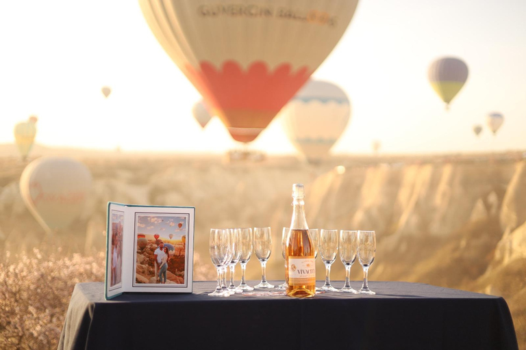 كابادوكيا مشاهدة المنطاد مع النقل والتصوير الفوتوغرافيكابادوكيا: مشاهدة البالون مع النقل والتقاط