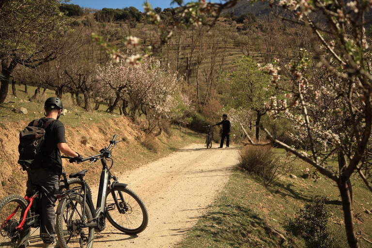Granada: Tour in bicicletta della natura, della fauna selvatica e dei villaggi autentici