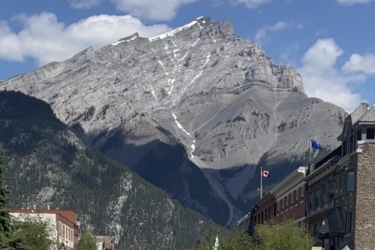 Banff: tour guiado a pie por la ciudad con aperitivoCiudad de Banff: visita guiada a pie con merienda