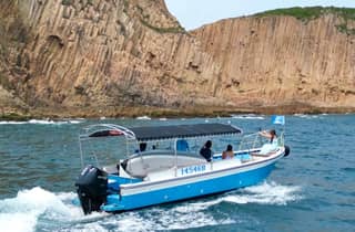 Hongkong: Private Schnellboot-Tour im Geopark mit Spaß am Strand