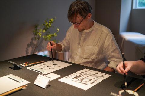 Taller de caligrafía en Kioto: diseña tu logotipo kanji en papel washiTaller de caligrafía en Kioto: diseña tu logotipo kanji en washi