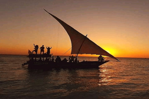 Zanzíbar: Crucero en dhow por la playa de Nungwi/Kendwa al atardecer con frutas