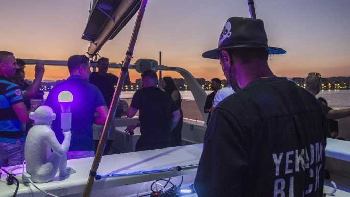 Malaga: Sailing Catamaran Sunset Cruise with Live DJ & Drink