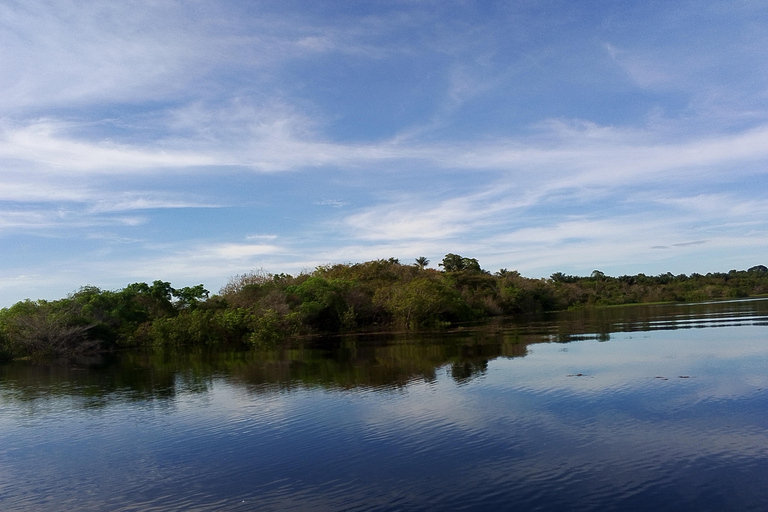 Manaus: Riverside Experience Tour, Fishing, Connection and Lunch Included.