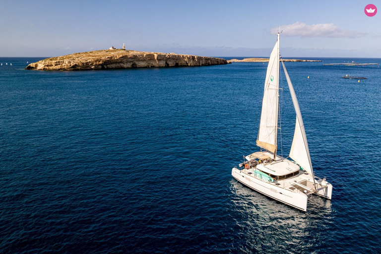 St. Paul&#039;s Bay: Halbtagestour mit Luxus-Katamaran und Getränken