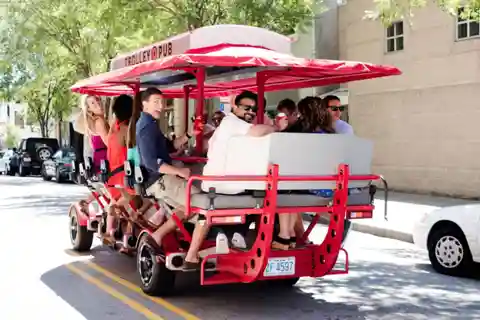 Charlotte: Double Trolley Pub Tour with Drinks